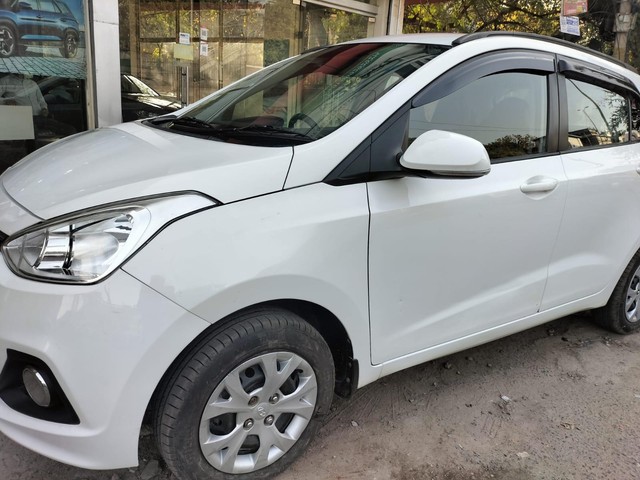 Second-hand 2016 Hyundai i10 Sportz 1.1L for sale in New Delhi-10