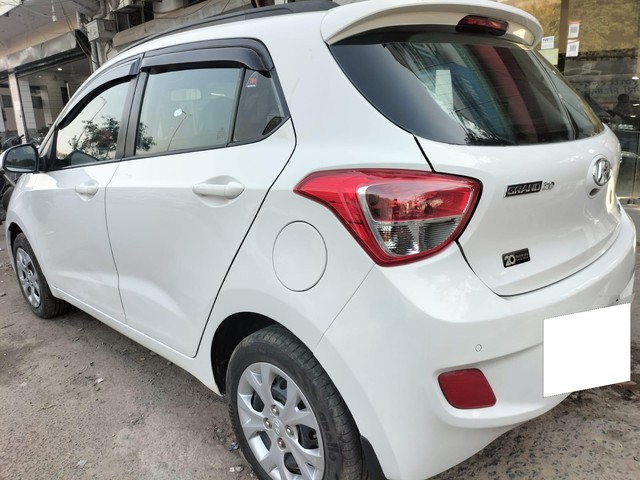 Second-hand 2016 Hyundai i10 Sportz 1.1L for sale in New Delhi-6