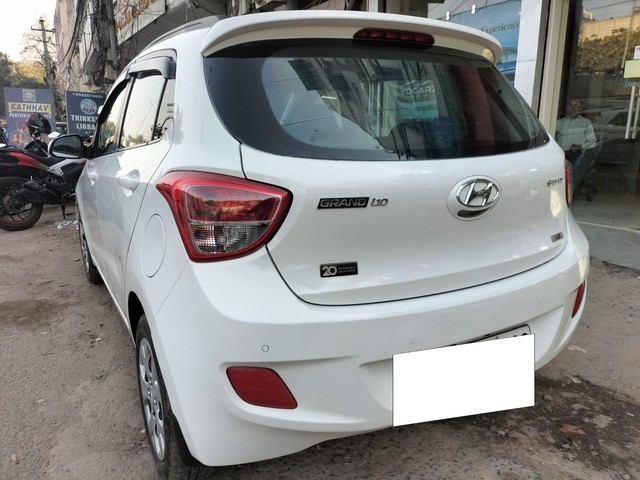 Second-hand 2016 Hyundai i10 Sportz 1.1L for sale in New Delhi-4