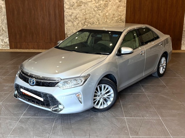 Second-hand 2017 Toyota Camry Hybrid for sale in New Delhi-3