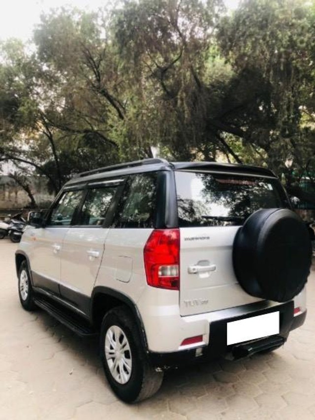 Second-hand 2016 Mahindra TUV 300 T6 Plus for sale in Ghaziabad-5