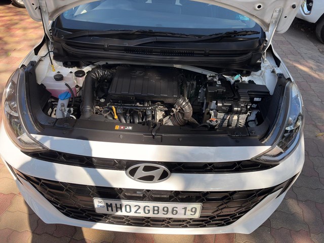 Second-hand 2024 Hyundai Aura SX Plus AMT for sale in Thane-3
