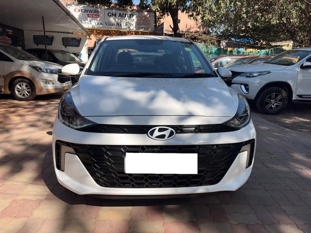 Second-hand 2024 Hyundai Aura SX Plus AMT for sale in Thane-2