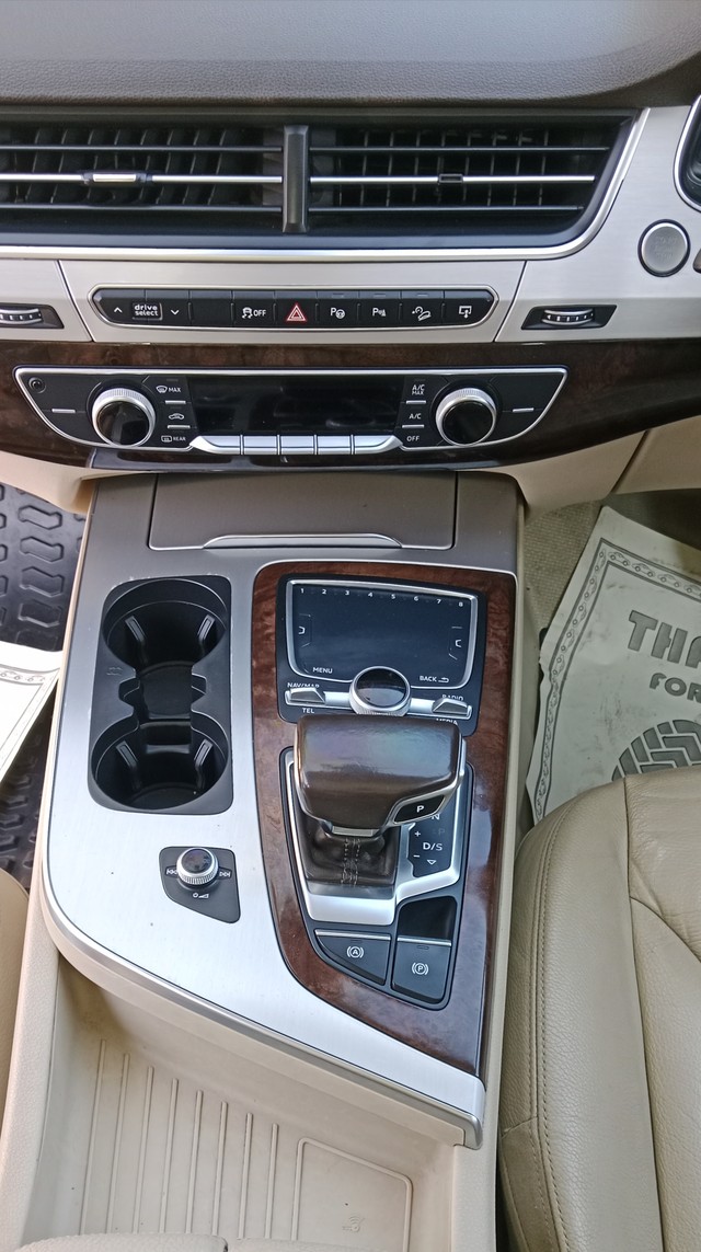 Second-hand 2017 Audi Q7 45 TDI Quattro Technology for sale in Mumbai-11