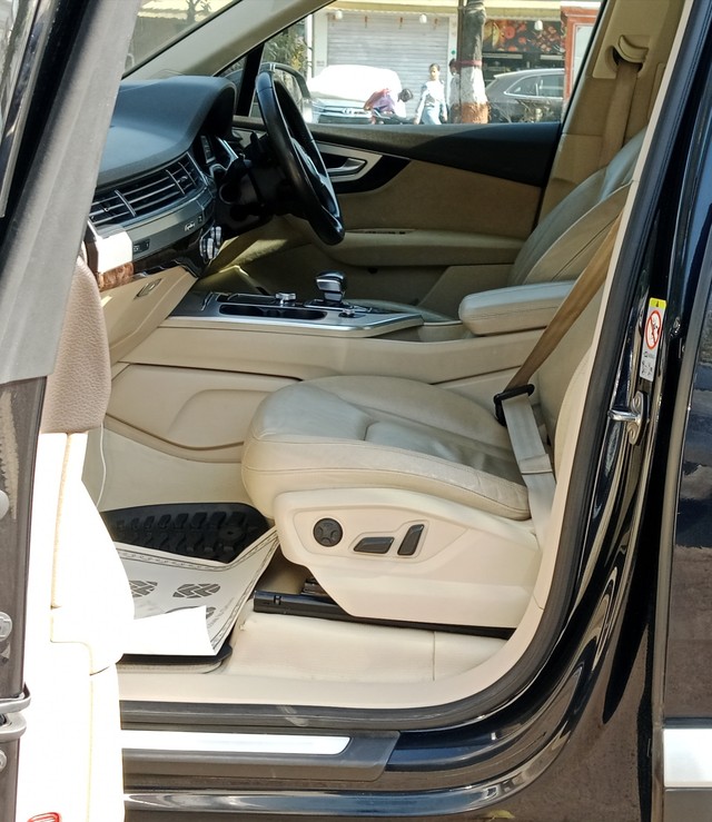 Second-hand 2017 Audi Q7 45 TDI Quattro Technology for sale in Mumbai-8