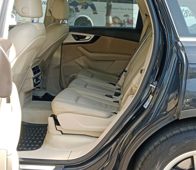 Second-hand 2017 Audi Q7 45 TDI Quattro Technology for sale in Mumbai-9