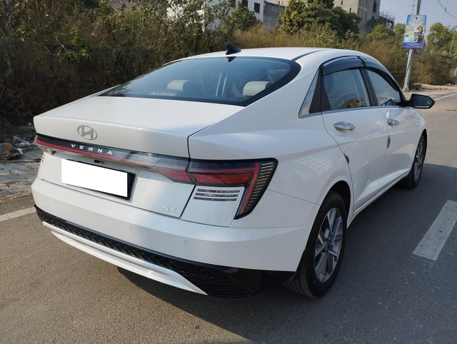 Second-hand 2023 Hyundai Verna SX IVT for sale in New Delhi-10