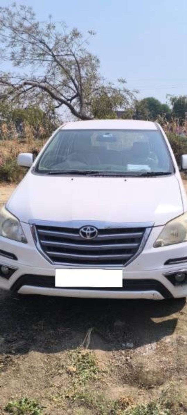 Second-hand 2016 Toyota Innova 2.5 G (Diesel) 7 Seater BS IV for sale in Latur-1