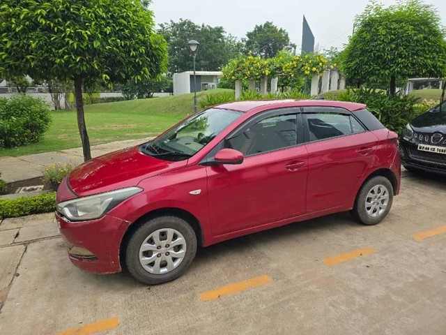 Second-hand 2014 Hyundai i20 Magna 1.4 CRDi for sale in Raipur-5