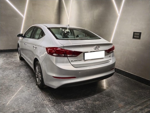 Second-hand 2018 Hyundai Elantra 2.0 SX Option AT for sale in New Delhi-9
