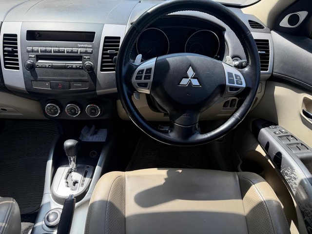 Mitsubishi Outlander 2.4 Second-hand 2010 Mitsubishi Outlander 2.4 for sale in Mumbai-16