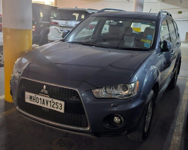 Mitsubishi Outlander 2.4 Second-hand 2010 Mitsubishi Outlander 2.4 for sale in Mumbai-5
