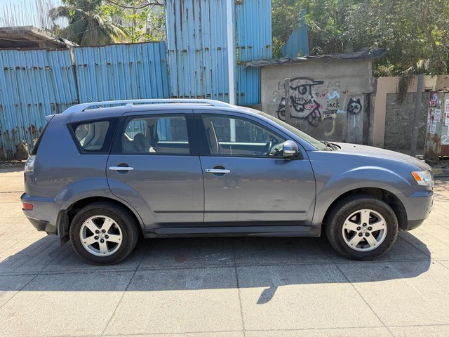 Mitsubishi Outlander 2.4 Second-hand 2010 Mitsubishi Outlander 2.4 for sale in Mumbai-1