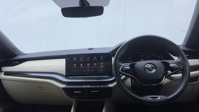 Second-hand 2021 Skoda Octavia 1.8 TSI AT Style for sale in Hyderabad-11