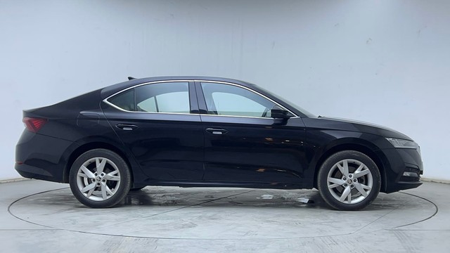 Second-hand 2021 Skoda Octavia 1.8 TSI AT Style for sale in Hyderabad-2