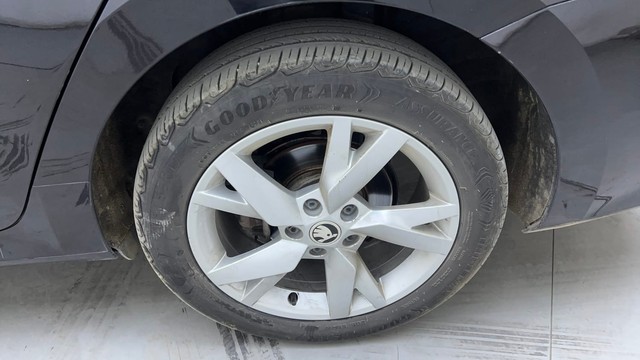 Second-hand 2021 Skoda Octavia 1.8 TSI AT Style for sale in Hyderabad-19