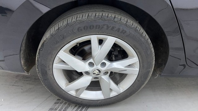 Second-hand 2021 Skoda Octavia 1.8 TSI AT Style for sale in Hyderabad-18