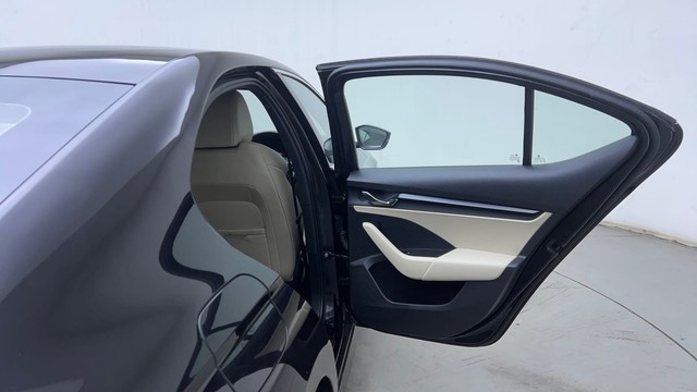 Second-hand 2021 Skoda Octavia 1.8 TSI AT Style for sale in Hyderabad-24