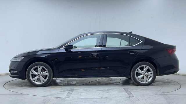 Second-hand 2021 Skoda Octavia 1.8 TSI AT Style for sale in Hyderabad-6