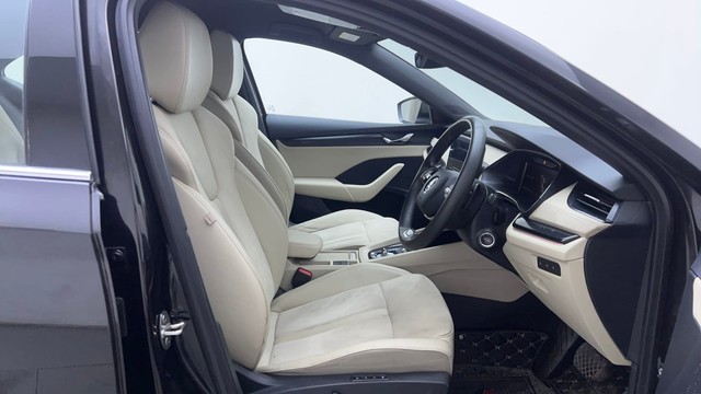 Second-hand 2021 Skoda Octavia 1.8 TSI AT Style for sale in Hyderabad-15