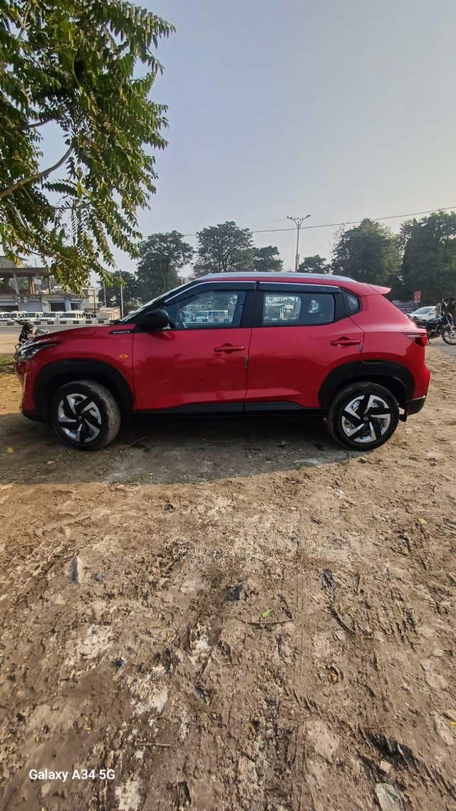 Second-hand 2024 Nissan Magnite Kuro MT for sale in Vadodara-2