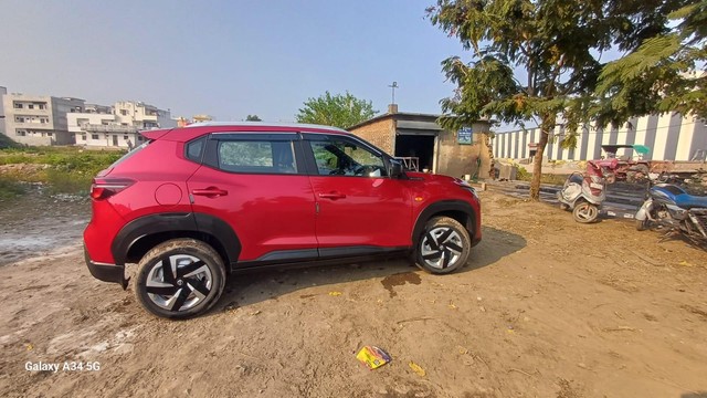 Second-hand 2024 Nissan Magnite Kuro MT for sale in Vadodara-3