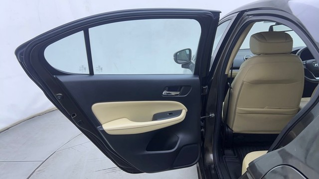 Second-hand 2022 Honda City ZX MT for sale in Hyderabad-38