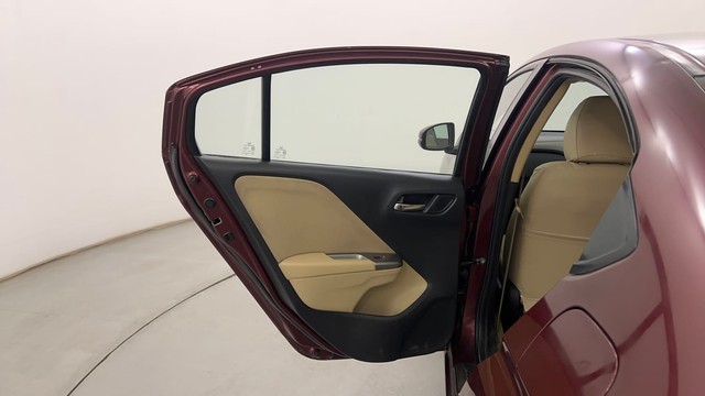 Second-hand 2016 Honda City V MT for sale in Pune-29