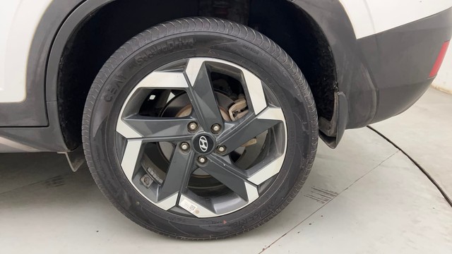 Second-hand 2024 Hyundai Alcazar Platinum AE 7Str Diesel for sale in Thane-19