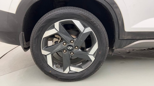 Second-hand 2024 Hyundai Alcazar Platinum AE 7Str Diesel for sale in Thane-18