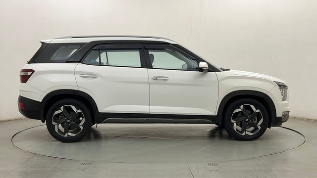 Second-hand 2024 Hyundai Alcazar Platinum AE 7Str Diesel for sale in Thane-2