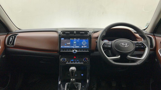 Second-hand 2024 Hyundai Alcazar Platinum AE 7Str Diesel for sale in Thane-11