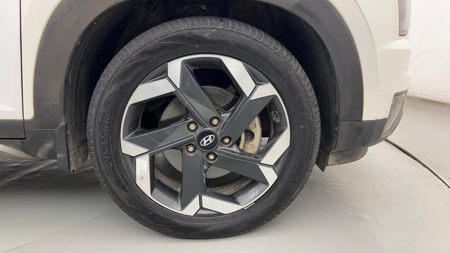 Second-hand 2024 Hyundai Alcazar Platinum AE 7Str Diesel for sale in Thane-17