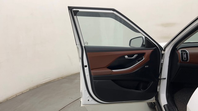 Second-hand 2024 Hyundai Alcazar Platinum AE 7Str Diesel for sale in Thane-27