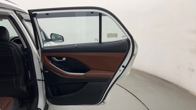 Second-hand 2024 Hyundai Alcazar Platinum AE 7Str Diesel for sale in Thane-28