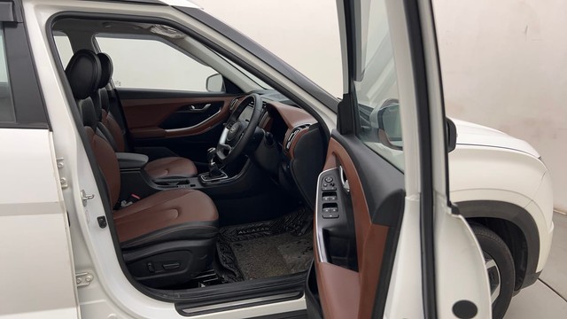 Second-hand 2024 Hyundai Alcazar Platinum AE 7Str Diesel for sale in Thane-15