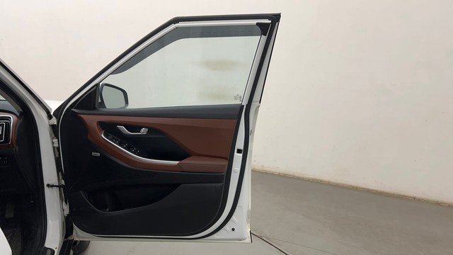 Second-hand 2024 Hyundai Alcazar Platinum AE 7Str Diesel for sale in Thane-16