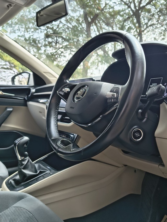 Second-hand 2023 Skoda Slavia 1.0 TSI Ambition AT for sale in Coimbatore-5