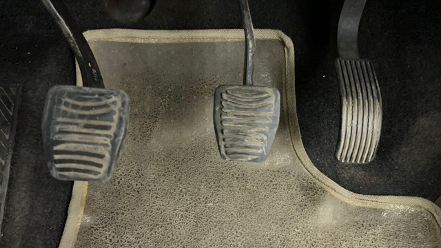 Second-hand 2016 Mahindra XUV500 W5 for sale in Ahmedabad-14