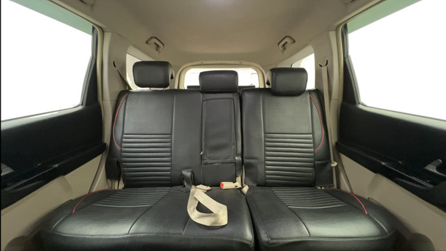 Second-hand 2016 Mahindra XUV500 W5 for sale in Ahmedabad-40