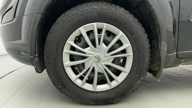 Second-hand 2016 Mahindra XUV500 W5 for sale in Ahmedabad-20