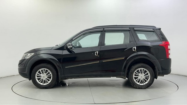 Second-hand 2016 Mahindra XUV500 W5 for sale in Ahmedabad-6