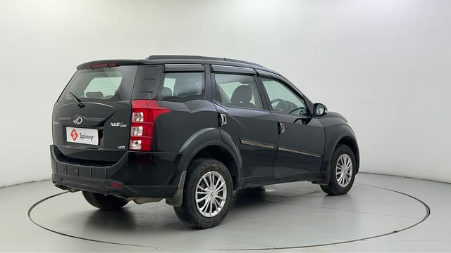Second-hand 2016 Mahindra XUV500 W5 for sale in Ahmedabad-3