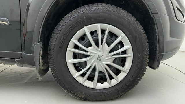 Second-hand 2016 Mahindra XUV500 W5 for sale in Ahmedabad-17