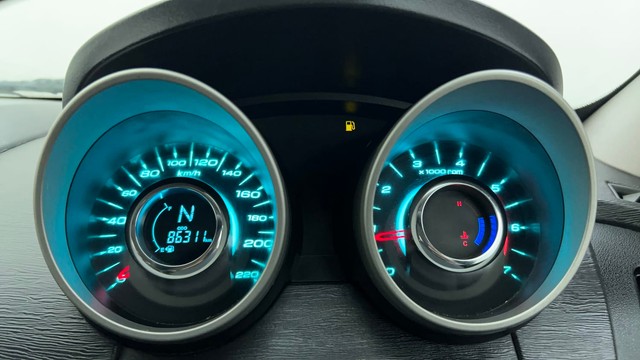 Second-hand 2016 Mahindra XUV500 W5 for sale in Ahmedabad-13