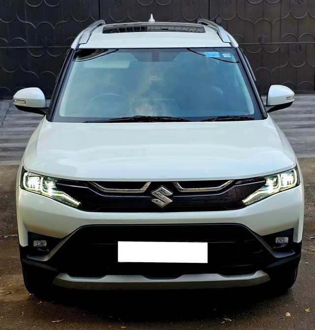 Second-hand 2023 Maruti Suzuki Brezza Zxi AT for sale in New Delhi-4