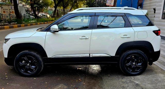 Second-hand 2023 Maruti Suzuki Brezza Zxi AT for sale in New Delhi-3