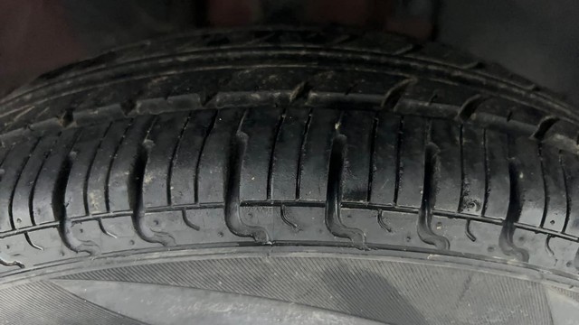 Second-hand 2016 Renault KWID RXT for sale in Ahmedabad-39