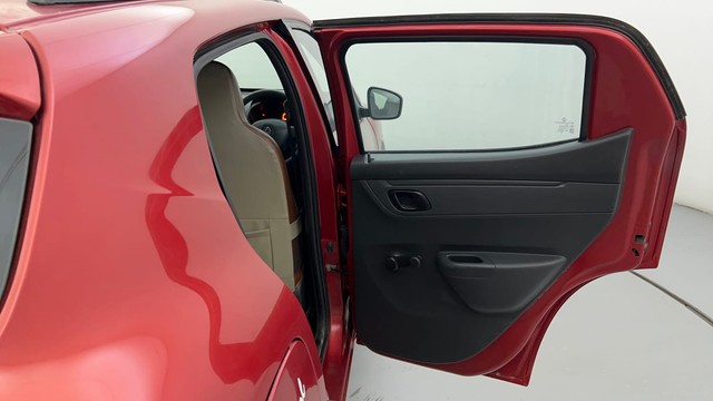 Second-hand 2016 Renault KWID RXT for sale in Ahmedabad-27