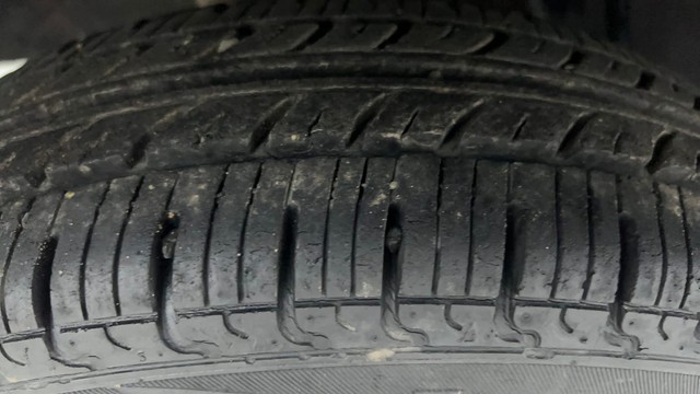 Second-hand 2016 Renault KWID RXT for sale in Ahmedabad-32